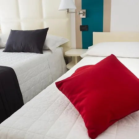 Hotel Flora 3*