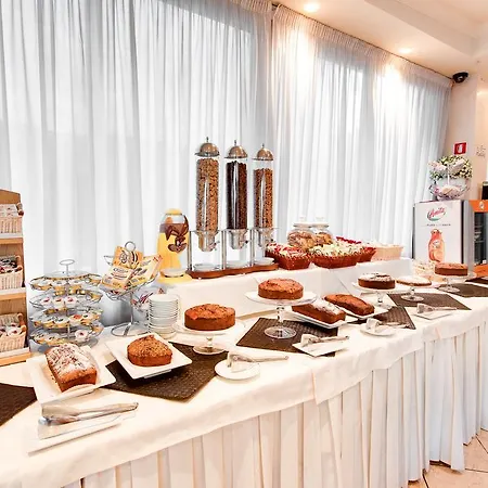 Flora Hotel 3*