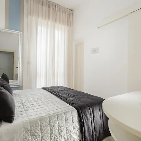 Flora Hotel 3*